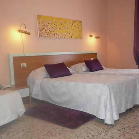 Hotel San Donnino Fidenza Pokój zdjęcie