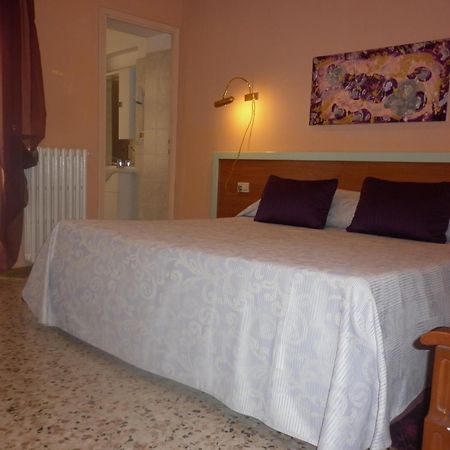 Hotel San Donnino Fidenza Pokój zdjęcie