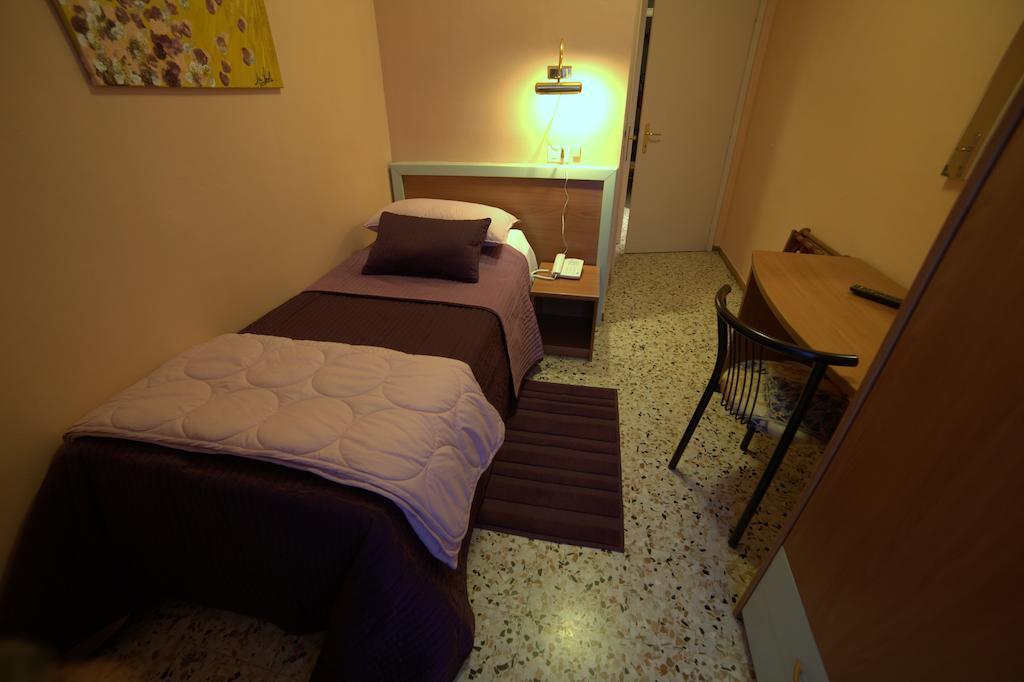 Hotel San Donnino Fidenza Pokój zdjęcie