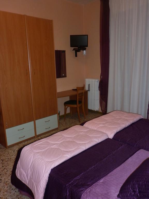 Hotel San Donnino Fidenza Pokój zdjęcie