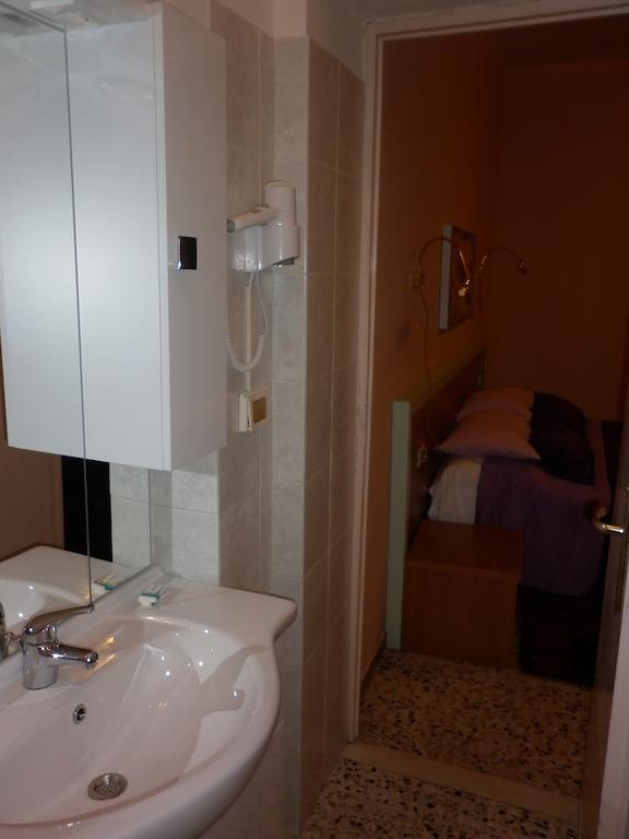 Hotel San Donnino Fidenza Pokój zdjęcie